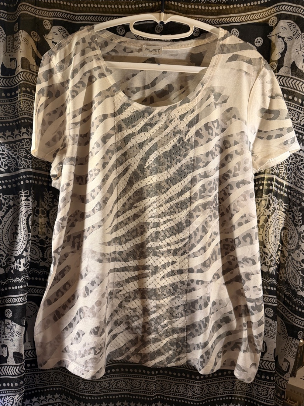 Light Cream & Green Animal-Print Short Sleeve Women's Top
